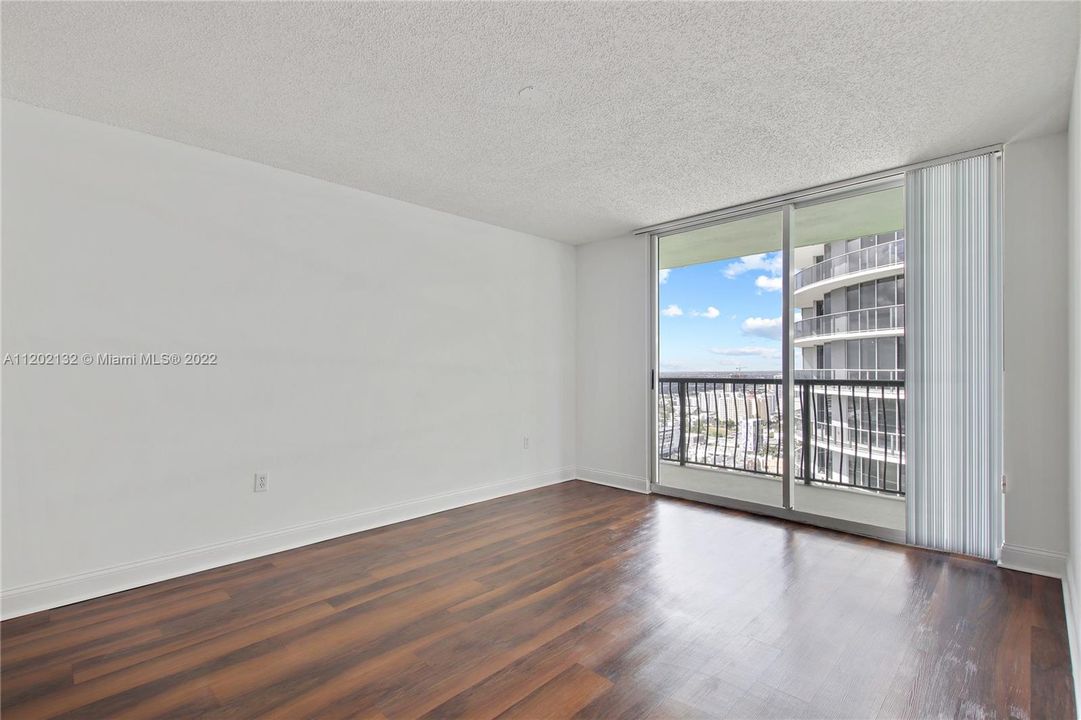 Recently Rented: $2,184 (1 beds, 1 baths, 842 Square Feet)