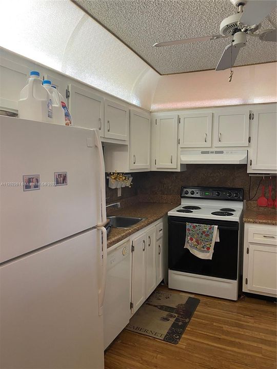 Recently Sold: $105,000 (2 beds, 2 baths, 1010 Square Feet)