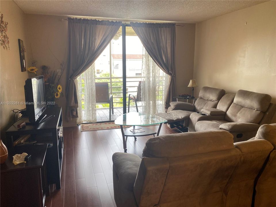 Recently Sold: $105,000 (2 beds, 2 baths, 1010 Square Feet)