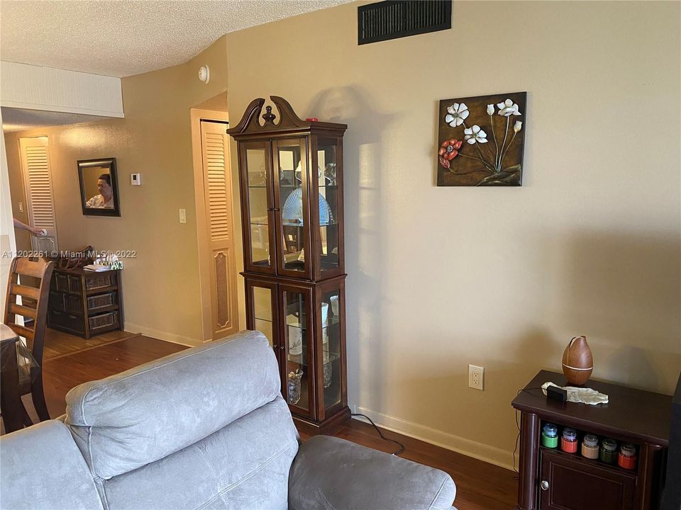 Recently Sold: $105,000 (2 beds, 2 baths, 1010 Square Feet)