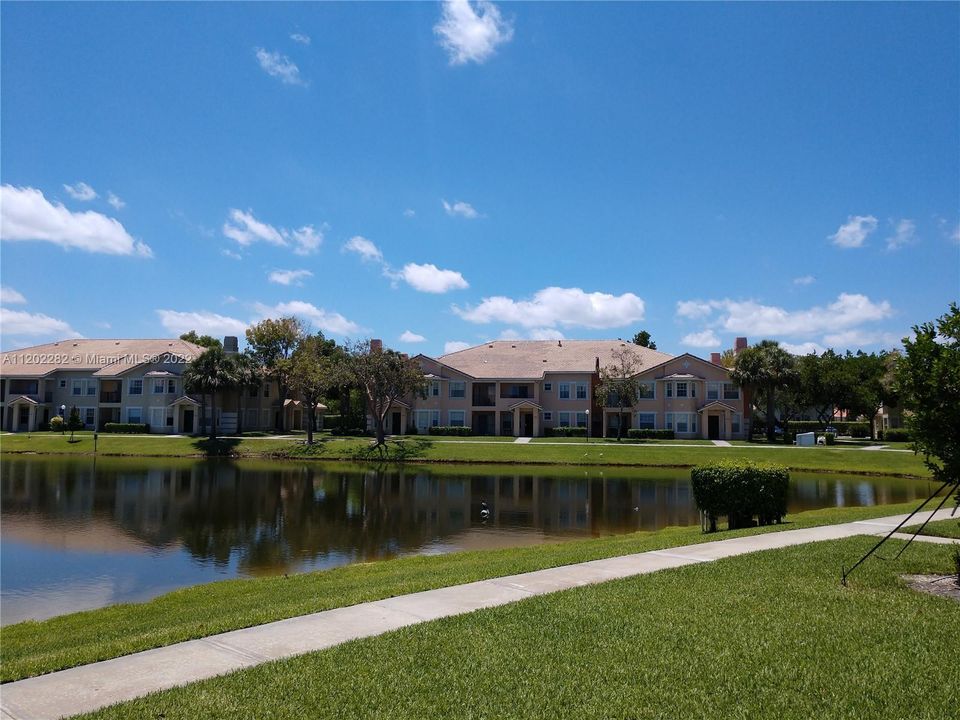 Recently Rented: $1,499 (1 beds, 1 baths, 878 Square Feet)