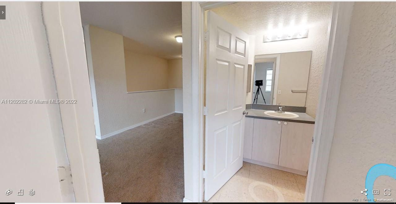 Recently Rented: $1,499 (1 beds, 1 baths, 878 Square Feet)