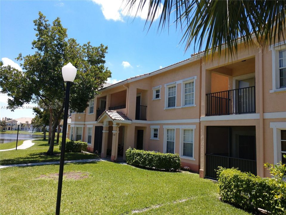 Recently Rented: $1,499 (1 beds, 1 baths, 878 Square Feet)