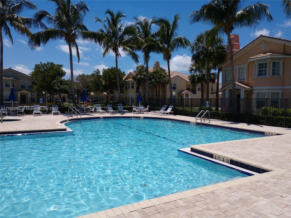 Recently Rented: $1,499 (1 beds, 1 baths, 878 Square Feet)