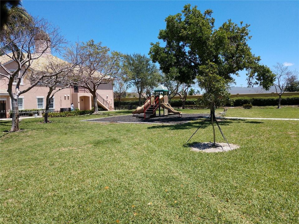 Recently Rented: $1,499 (1 beds, 1 baths, 878 Square Feet)