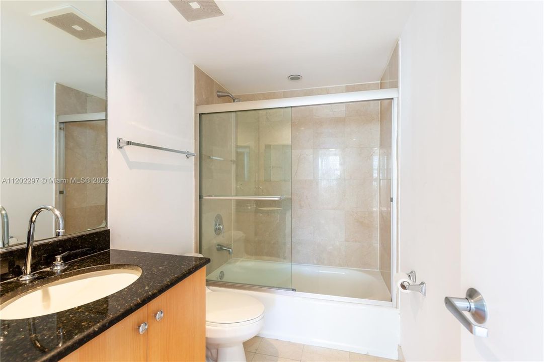 Recently Sold: $1,090,000 (2 beds, 2 baths, 1183 Square Feet)