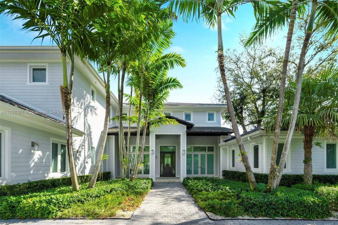 Recently Sold: $4,100,000 (6 beds, 6 baths, 5425 Square Feet)