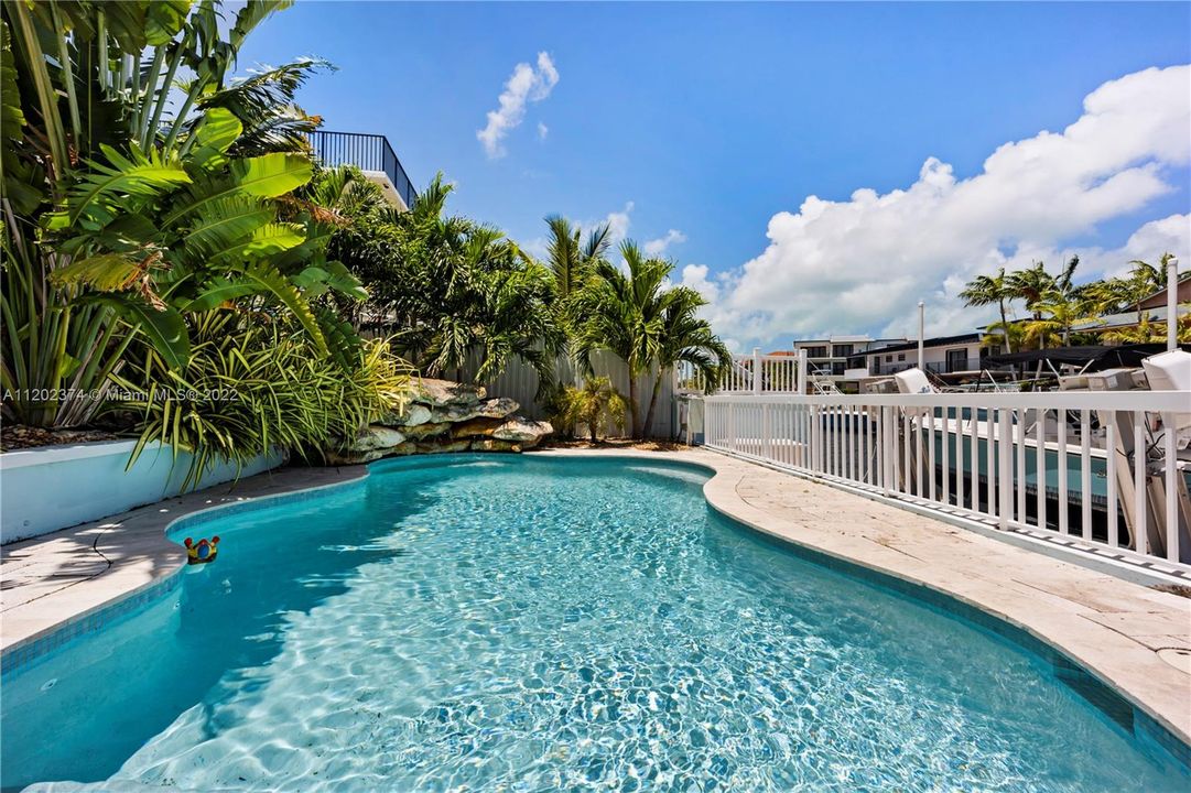 Recently Sold: $2,600,000 (3 beds, 3 baths, 3250 Square Feet)