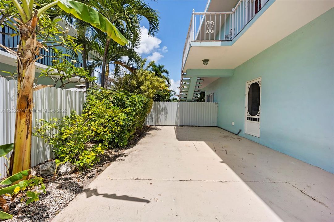 Recently Sold: $2,600,000 (3 beds, 3 baths, 3250 Square Feet)