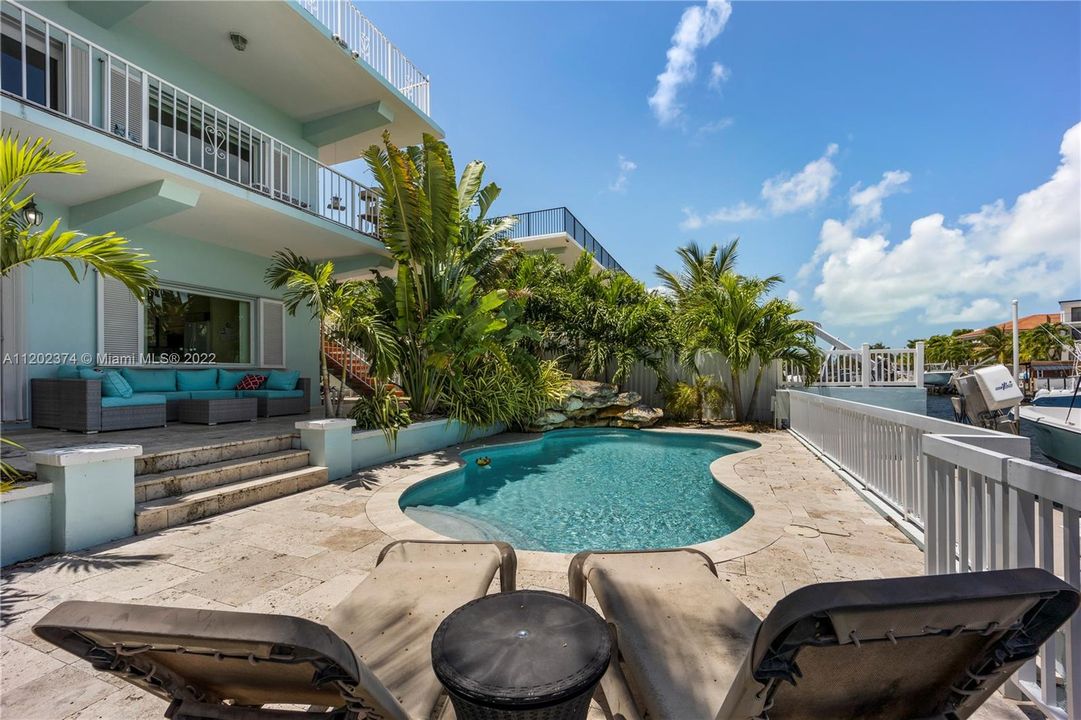 Recently Sold: $2,600,000 (3 beds, 3 baths, 3250 Square Feet)