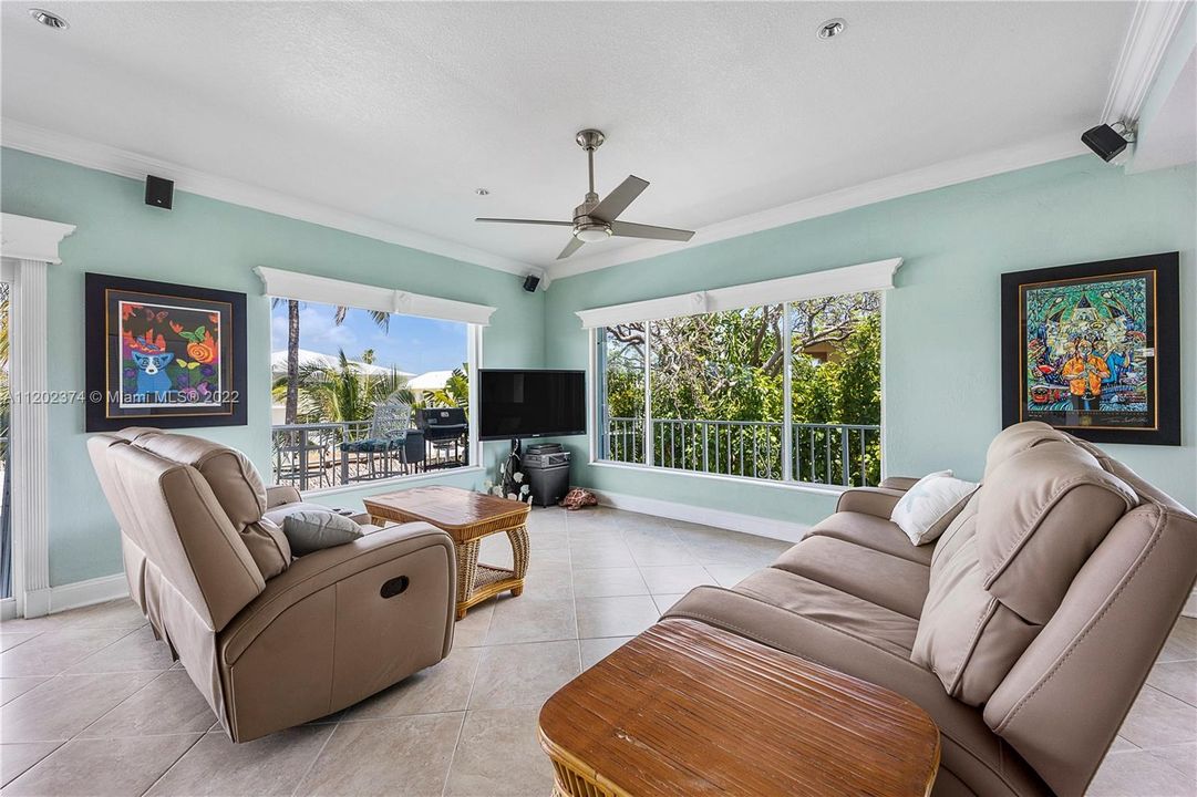 Recently Sold: $2,600,000 (3 beds, 3 baths, 3250 Square Feet)