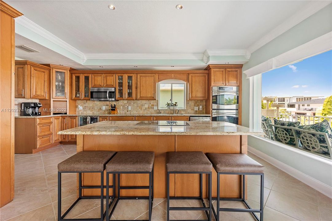 Recently Sold: $2,600,000 (3 beds, 3 baths, 3250 Square Feet)