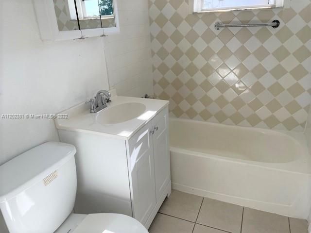 Vendido Recientemente: $237,850 (2 camas, 1 baños, 924 Pies cuadrados)