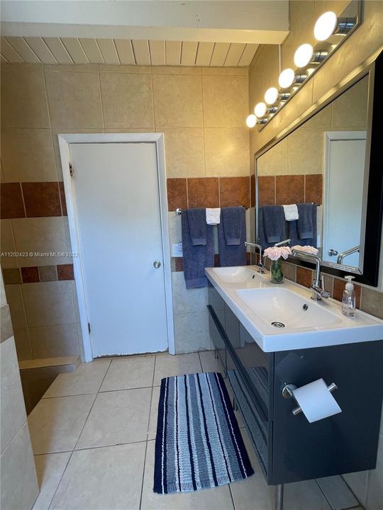 Master bathroom with two sinks .