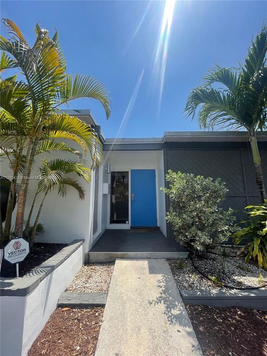 Recently Sold: $850,000 (4 beds, 3 baths, 1991 Square Feet)