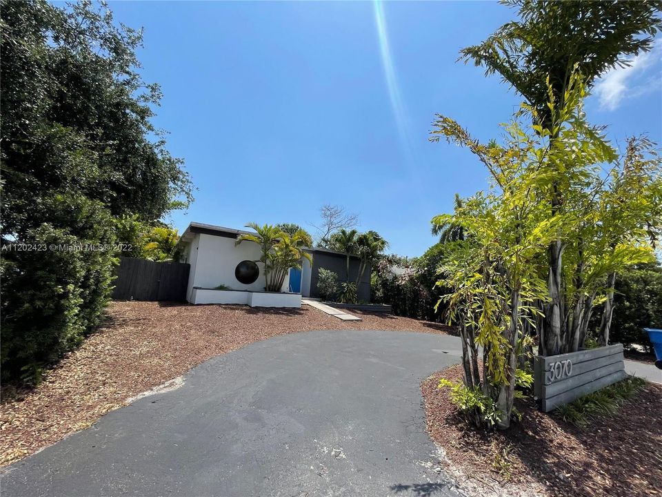 Recently Sold: $850,000 (4 beds, 3 baths, 1991 Square Feet)