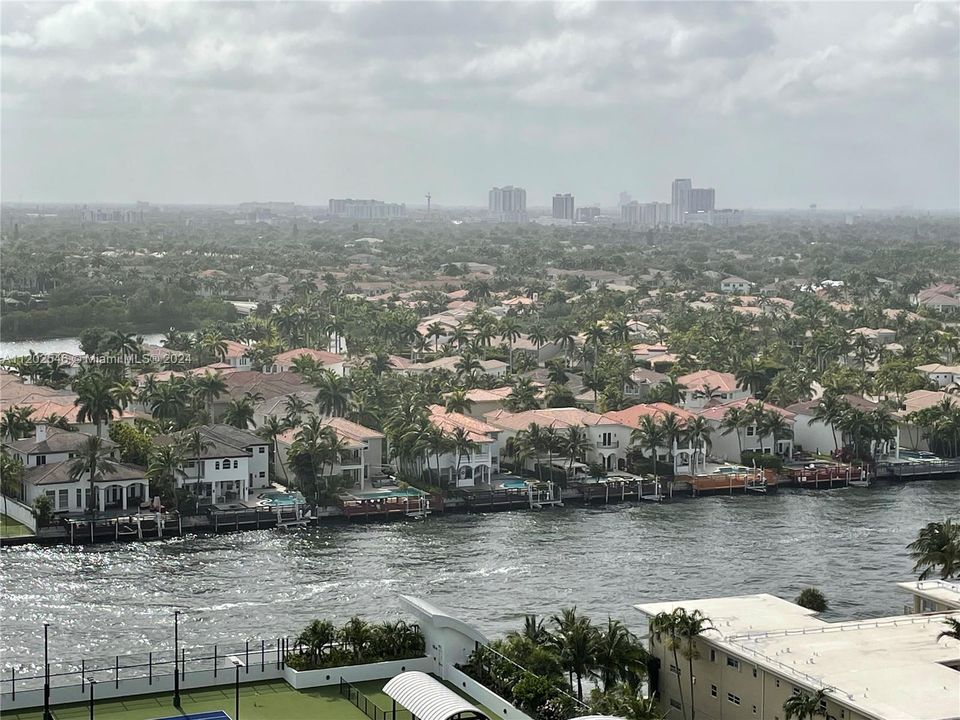 For Rent: $2,950 (1 beds, 1 baths, 835 Square Feet)