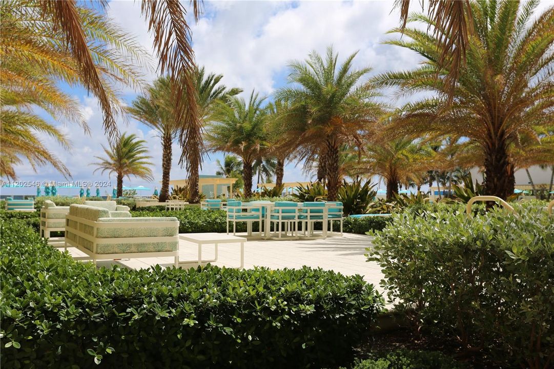 For Rent: $2,950 (1 beds, 1 baths, 835 Square Feet)