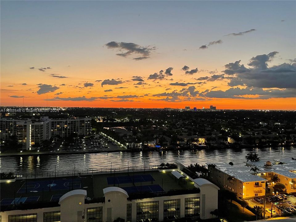 For Rent: $2,950 (1 beds, 1 baths, 835 Square Feet)