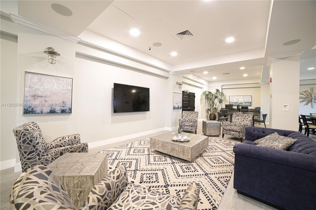 For Rent: $2,950 (1 beds, 1 baths, 835 Square Feet)