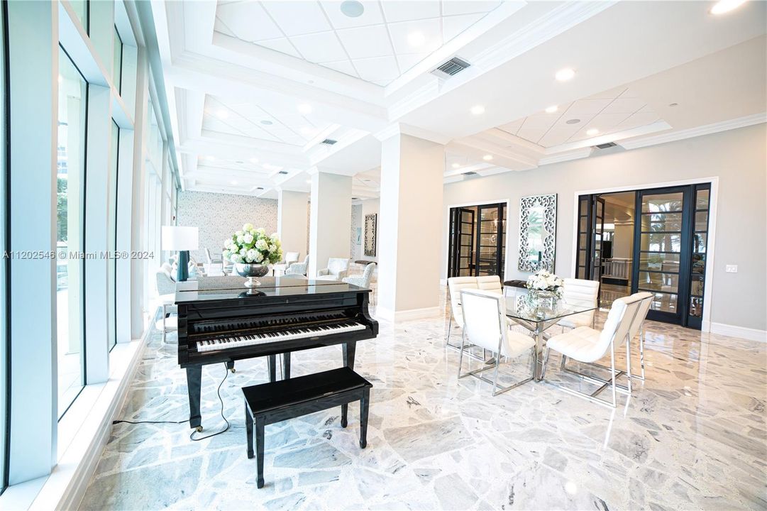 For Rent: $2,950 (1 beds, 1 baths, 835 Square Feet)