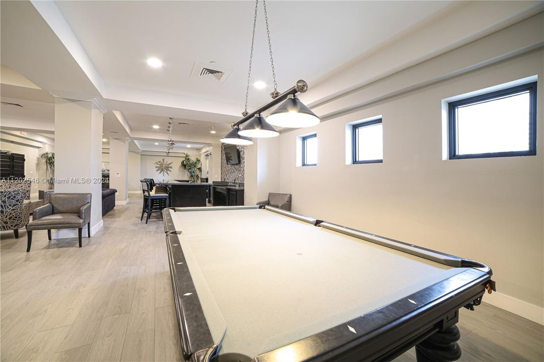 For Rent: $2,950 (1 beds, 1 baths, 835 Square Feet)