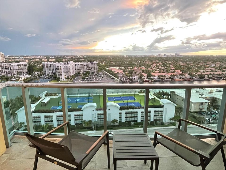 For Rent: $2,950 (1 beds, 1 baths, 835 Square Feet)