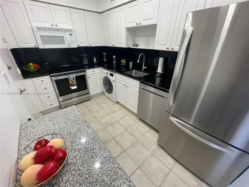 For Rent: $2,950 (1 beds, 1 baths, 835 Square Feet)