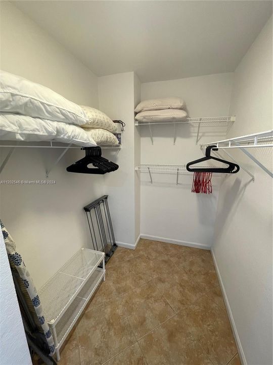 For Rent: $2,950 (1 beds, 1 baths, 835 Square Feet)