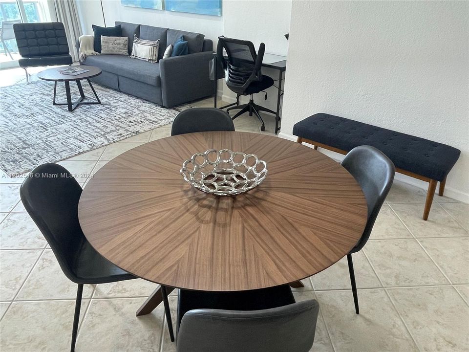 For Rent: $2,950 (1 beds, 1 baths, 835 Square Feet)