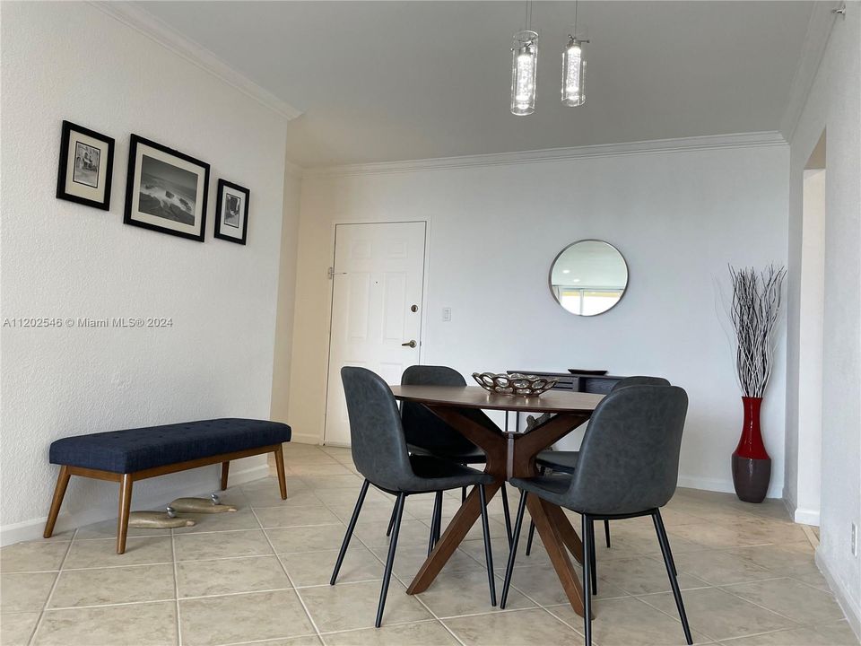 For Rent: $2,950 (1 beds, 1 baths, 835 Square Feet)