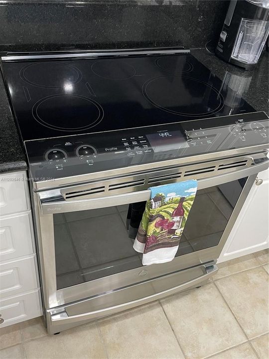 For Rent: $2,950 (1 beds, 1 baths, 835 Square Feet)