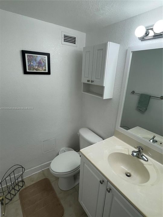 For Rent: $2,950 (1 beds, 1 baths, 835 Square Feet)