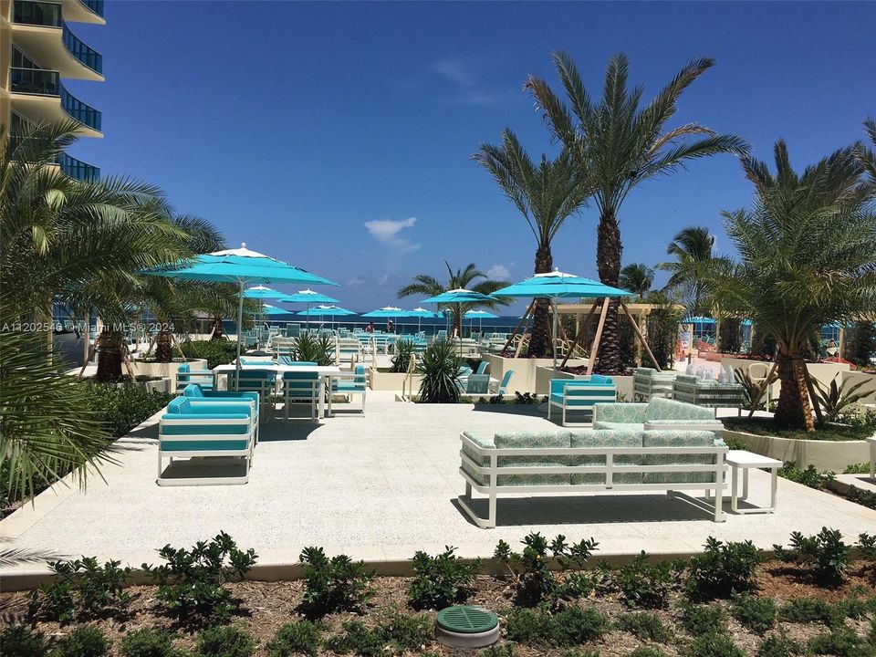 For Rent: $2,950 (1 beds, 1 baths, 835 Square Feet)