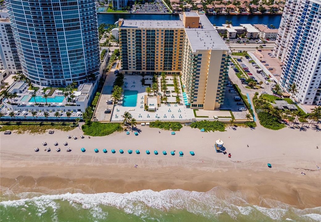 For Rent: $2,950 (1 beds, 1 baths, 835 Square Feet)