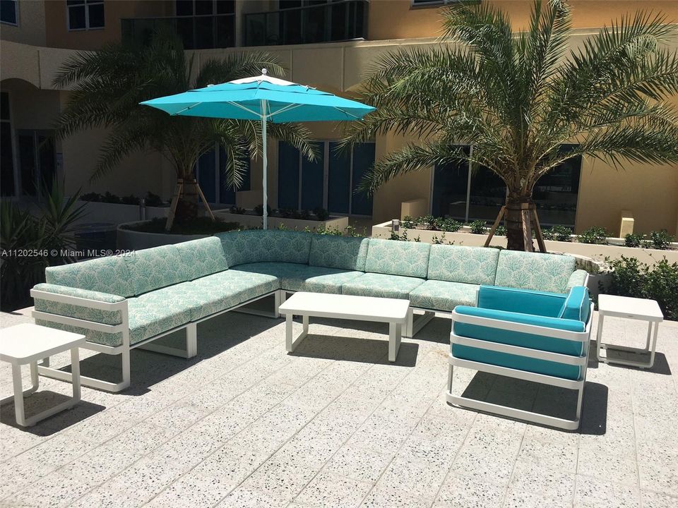 For Rent: $2,950 (1 beds, 1 baths, 835 Square Feet)