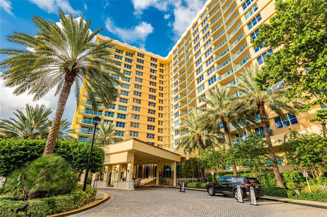 For Rent: $2,950 (1 beds, 1 baths, 835 Square Feet)