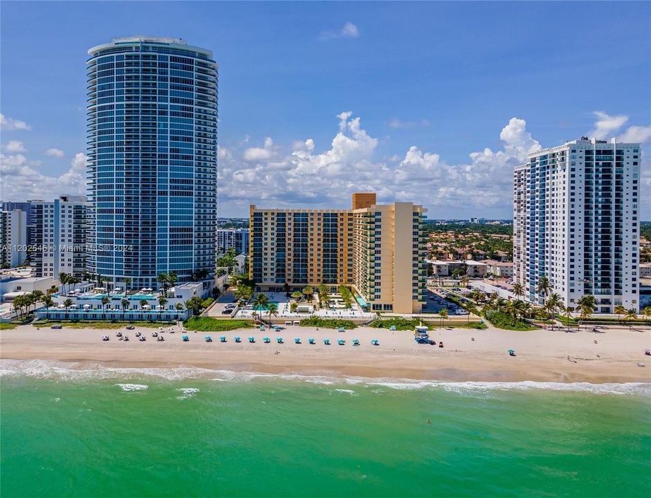 For Rent: $2,950 (1 beds, 1 baths, 835 Square Feet)