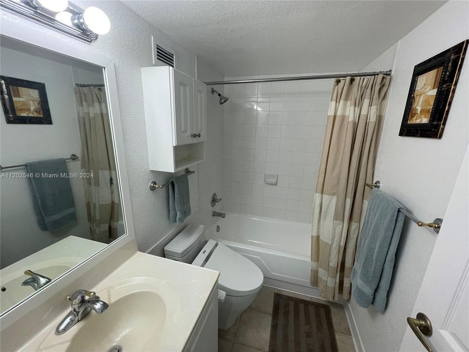 For Rent: $2,950 (1 beds, 1 baths, 835 Square Feet)