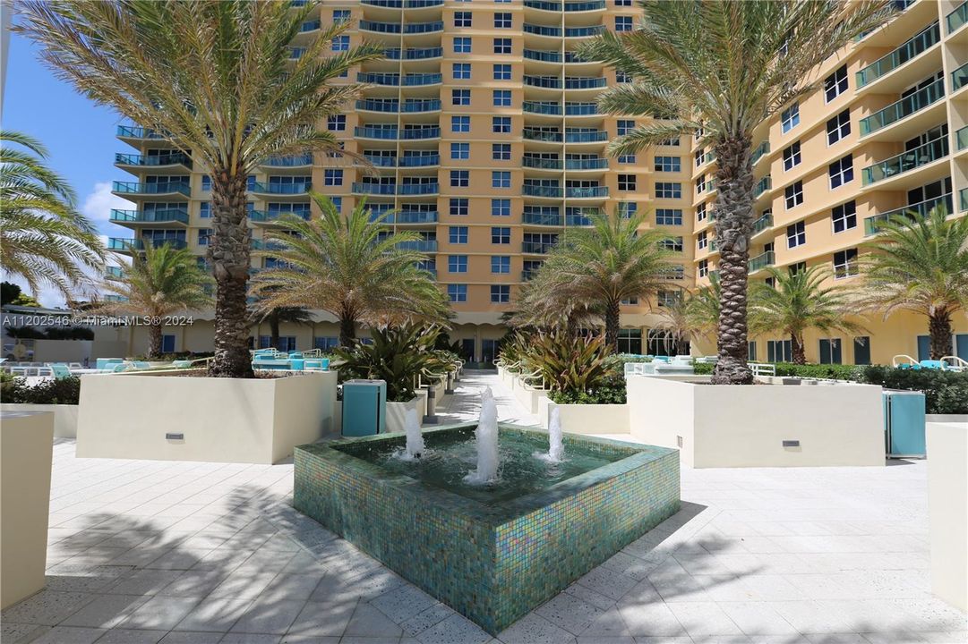 For Rent: $2,950 (1 beds, 1 baths, 835 Square Feet)