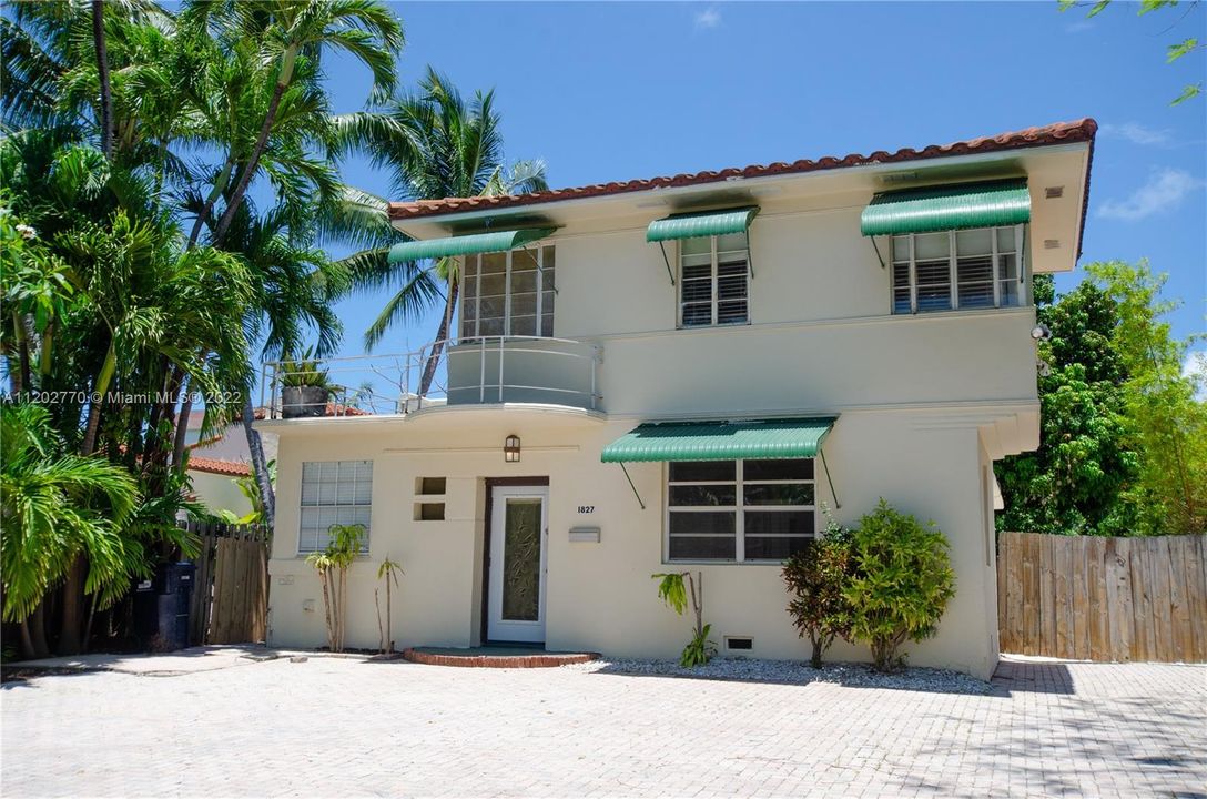 Recently Sold: $2,100,000 (5 beds, 3 baths, 1738 Square Feet)