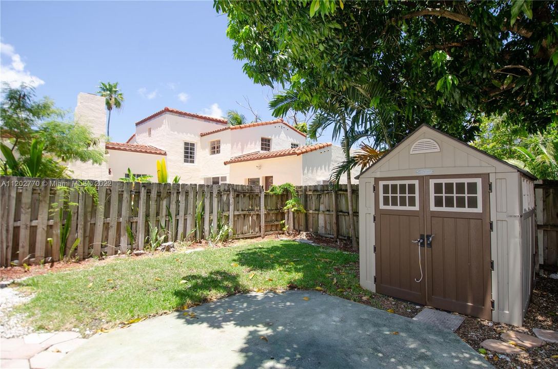 Recently Sold: $2,100,000 (5 beds, 3 baths, 1738 Square Feet)