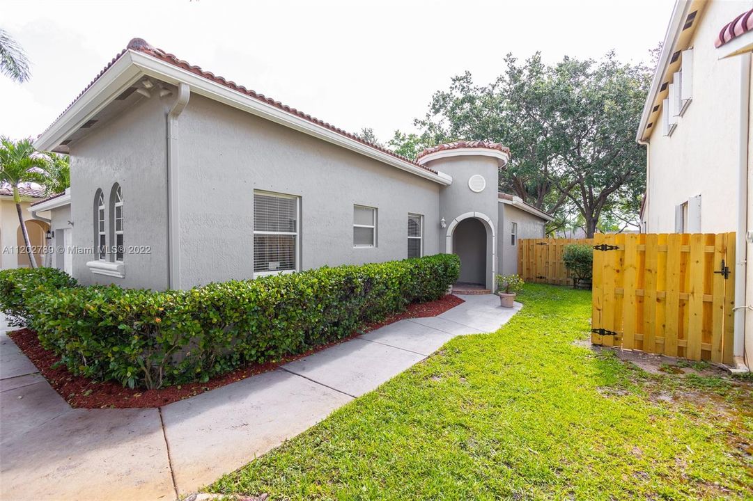 Recently Sold: $550,000 (3 beds, 2 baths, 1801 Square Feet)