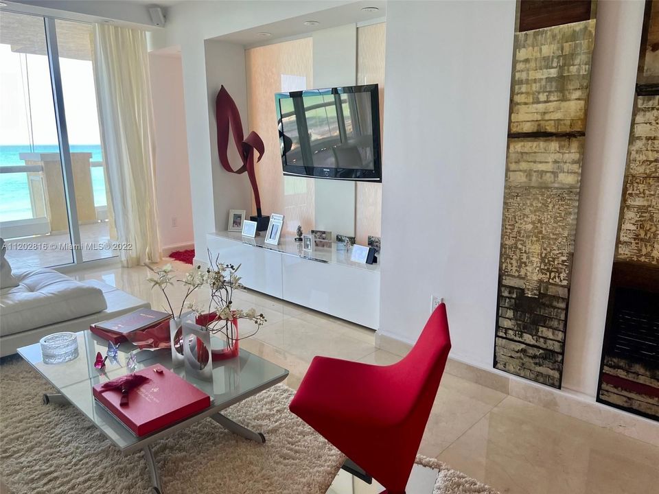 Recently Sold: $2,700,000 (3 beds, 3 baths, 2214 Square Feet)