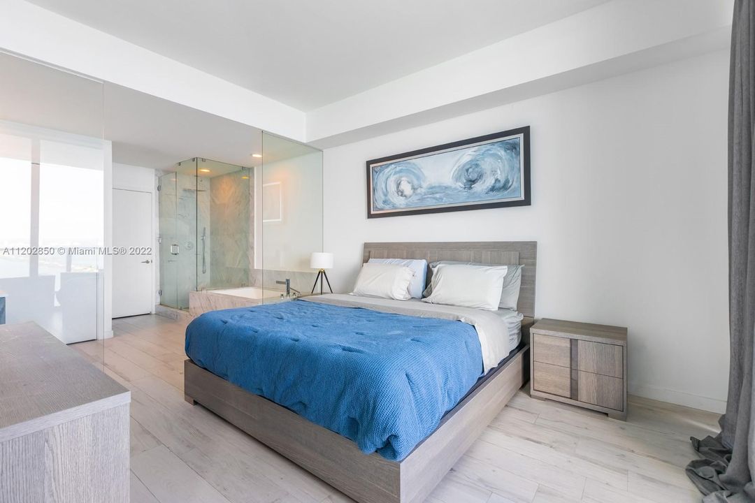 Recently Sold: $950,000 (2 beds, 3 baths, 1143 Square Feet)
