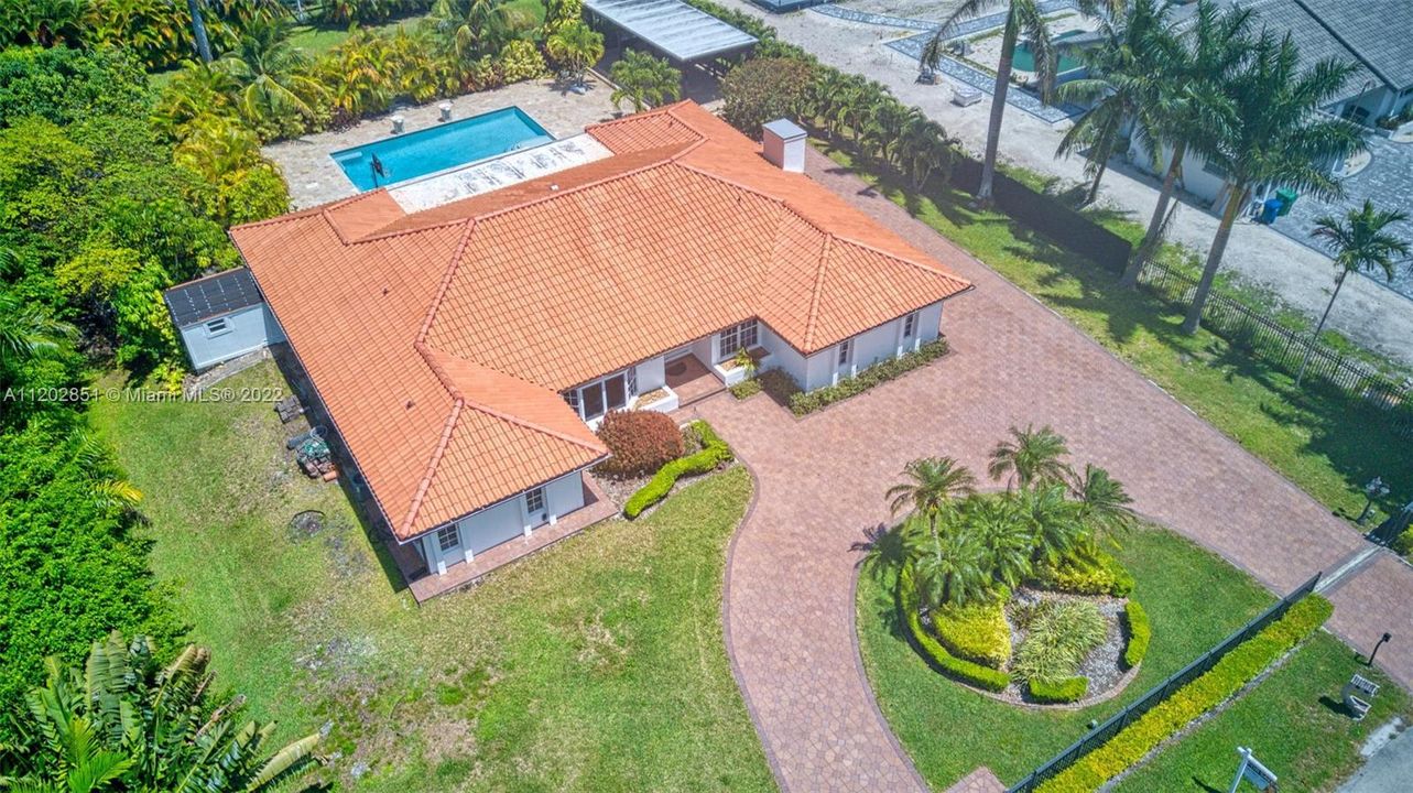 Vendido Recientemente: $1,570,000 (4 camas, 3 baños, 2876 Pies cuadrados)