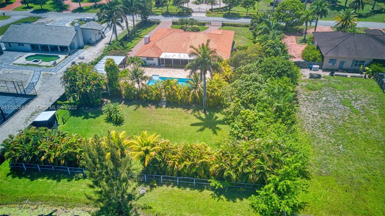 Recently Sold: $1,570,000 (4 beds, 3 baths, 2876 Square Feet)