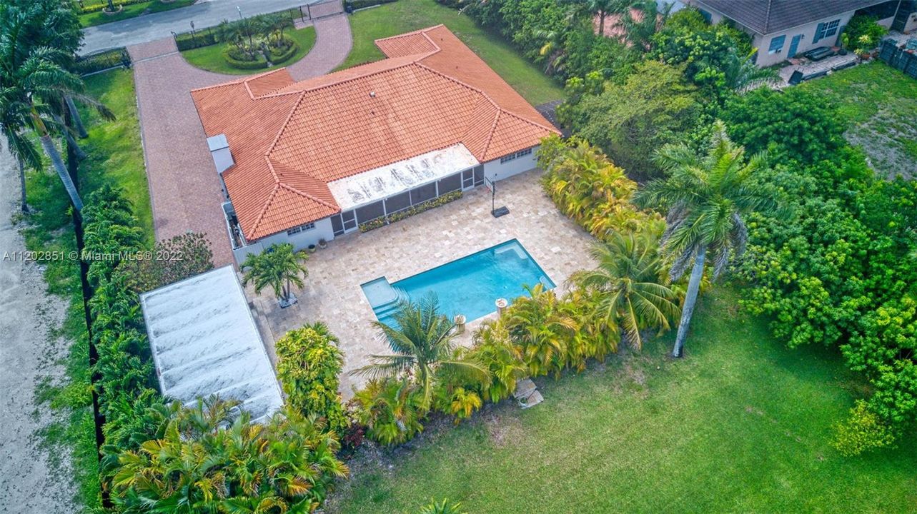 Vendido Recientemente: $1,570,000 (4 camas, 3 baños, 2876 Pies cuadrados)