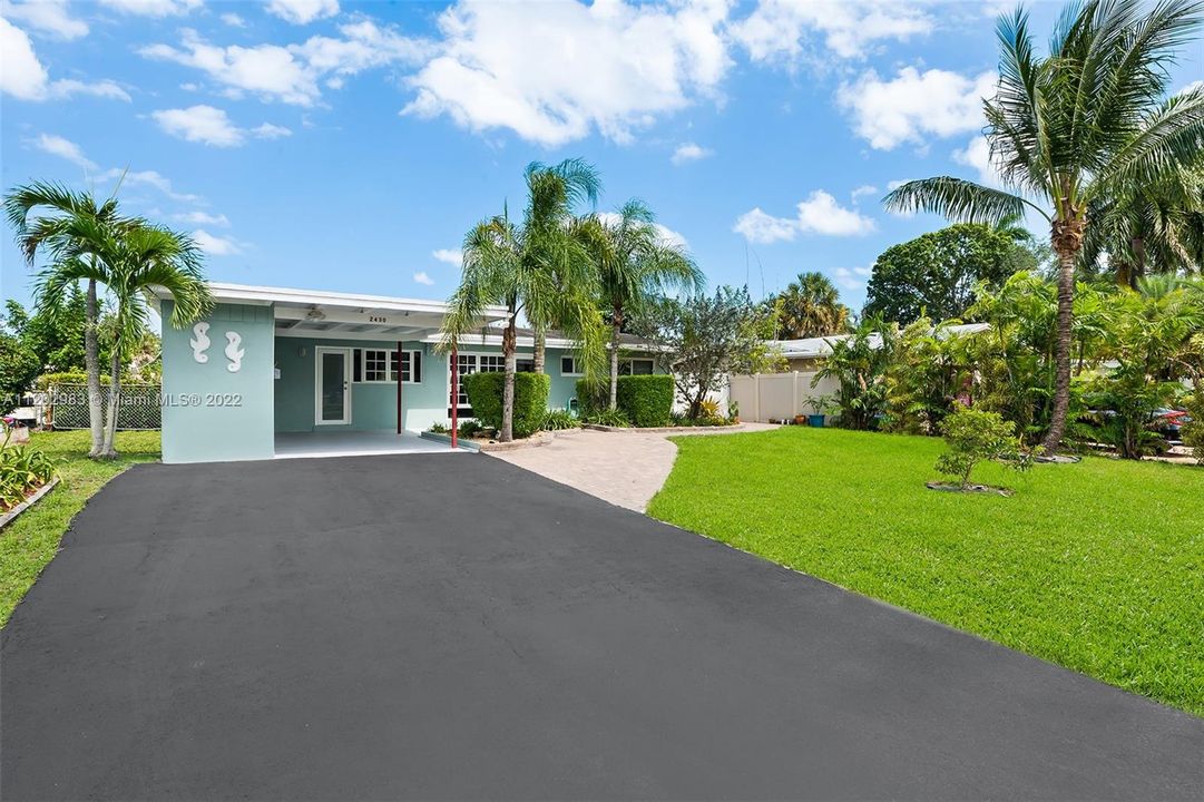 Recently Sold: $900,000 (3 beds, 2 baths, 1438 Square Feet)