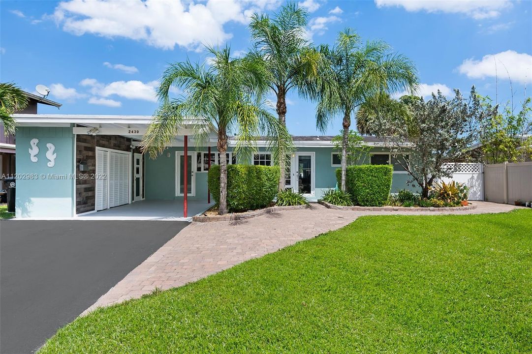 Recently Sold: $900,000 (3 beds, 2 baths, 1438 Square Feet)